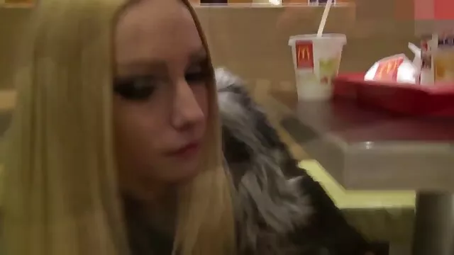 このゴム製のコックで遊ぶのが好きな私の妻を見る 無料 女の子 向け エロ 動画