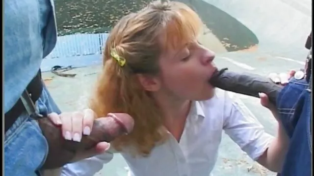 ファラオの兄弟は見て、非常に遅いで彼のコックを置く。 無料 エロ 動画 女性