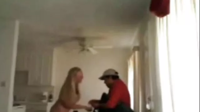 下着を着ている義姉が朝食を食べようとしているので、私はとても感謝しています。 女性 h 安心