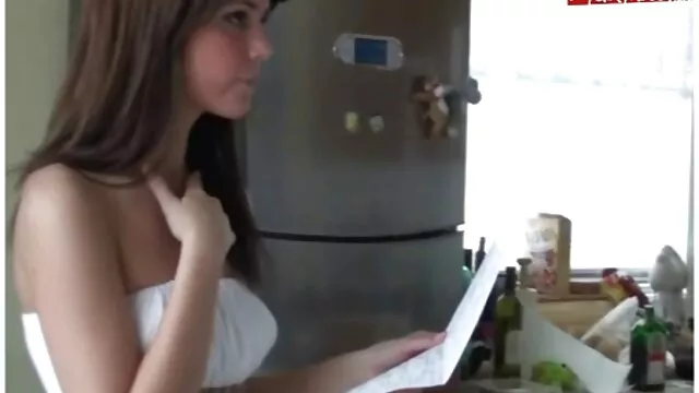 マッサージ師steyaは彼女の自然な胸の膣を擦っています。 女性 向け の エッチ な 動画