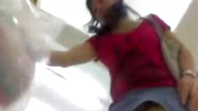 パートナーの性の提示。 エロ 動画 女の子 この男は何を言うのですか？